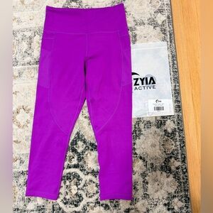 ZYIA magenta light n tight Capri 20”